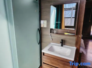 Jiaju Zangzhai Ajiacuo B&B