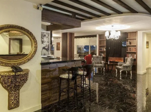 Golda Hotel