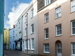 Pieces of Eight - 2 Bedroom Apartment - Tenby - (Windsor House)