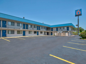 Motel 6 Russellville, AR