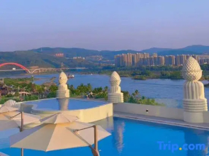 Cloud Man Road Santorini Riverview Resort (Gaozhuang Xishuangjing Xingguang Night Market)