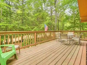 Walk to Water: Outdoor Gem w/ Bunkhouse in Madison
