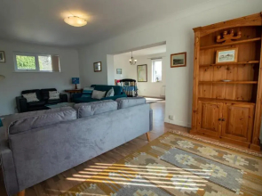 Spacious Home - Sea & Steam Train Views + Garden