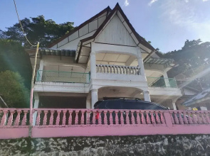 Hotel O Penginapan & Villa Sirait