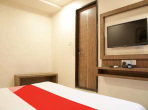 OYO 77228 Hgc Comfort Room's