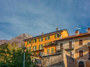 Easy Welcome Aglaia Luxury Lake View Apartment
