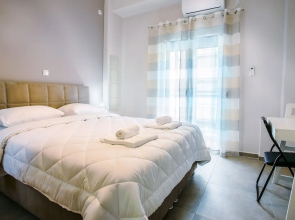 Spacious 3-Bedroom Apartment 90m from Train