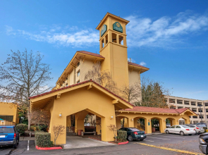 La Quinta Inn & Suites by Wyndham Seattle Sea-Tac Airport