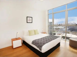 Moore to See - Modern and Spacious 3BR Zetland Apartment with Views over Moore Park