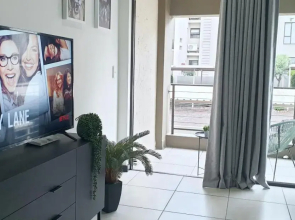Secure, Self-Catering Studio in Sunninghill, Sandton