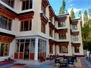 Hotel Khakshal Chubi