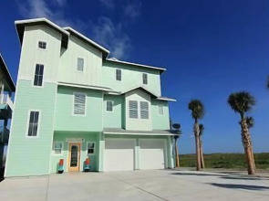 Gulfwaters Beachfront Resort 101 102