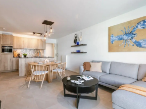 Beautiful Apartment With Pool Terrace and Parking