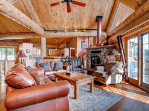 4br Log  W/ Hot Tub, Sauna & Chef's Kitchen 4 Bedroom Home