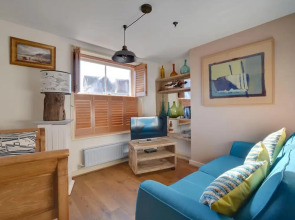 Modern Holiday Home in Hastings Kent With Garden