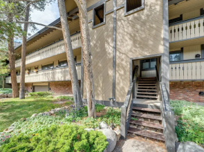 Near Hiking: Renovated Breck Condo w/ Tennis Court