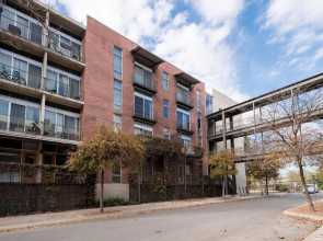 1 BR Loft Next to Riverwalk by Frontdesk