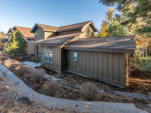 Skyliner Trails 3 Bedroom Home by RedAwning