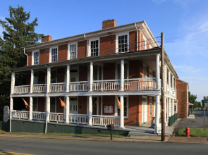 Lafayette Inn