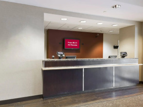 Red Roof Inn PLUS+ Long Island - Garden City