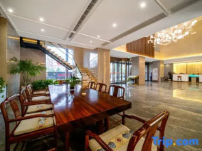 Ezzi Hotel