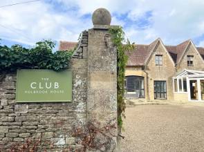 Holbrook Manor & Spa.