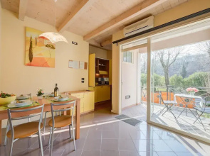 Yellow Apartment Desenzano With Smart TV
