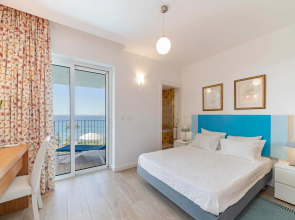 Delightful villa with infinity pool and outstanding views | Villa Do Mar III