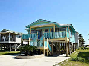 Sweet Pea's Dream 2 Bedroom Home by RedAwning