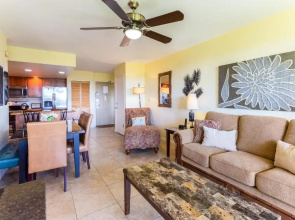 Maui Banyan T-305 - Ocean View Beach Condo for 10