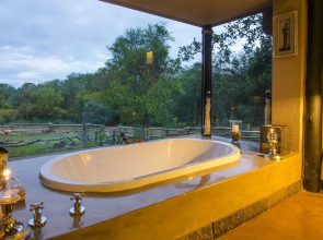 Raptor Retreat Game Lodge