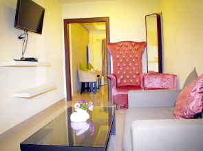 Royal Q&D Suites Hotel