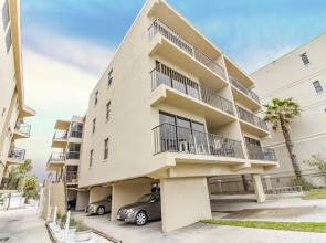 Beachcomber 301 2 Br condo by RedAwning