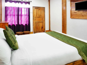 Treebo Trip Omega's Stay Inn