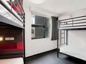 Space Hotel - Hostel