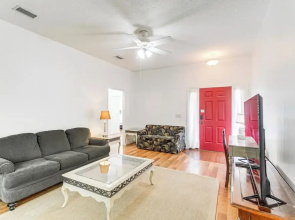 Cozy Brunswick Home: 13 Mi to St Simons Island!