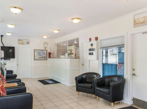 Americas Best Value Inn & Suites Hyannis Cape Cod