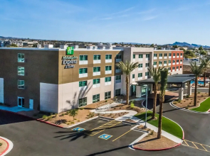 Holiday Inn Express & Suites Lake Havasu - London Bridge by IHG