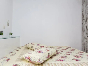 Aegean White Home