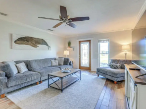 Pet-friendly Home w/ Heated Pool in Bradenton