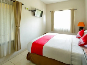 Tuban Torres Accomodation by OYO Rooms