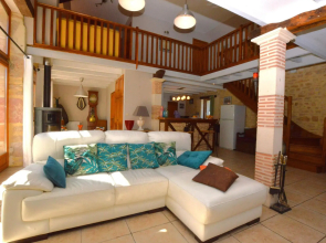 Lovely Holiday Home in Thedirac with Swimming Pool