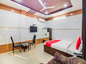 OYO 61153 Hotel Galaxy
