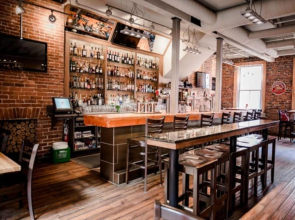 Cozy Condo the Heart of Uptown 2-bed Coffee tea
