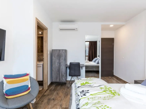 Apinelo Hostel & Apartments