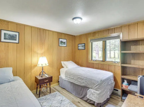 Scenic Forest Lodge Outside Glacier National Park!