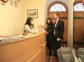 Отель City Walls