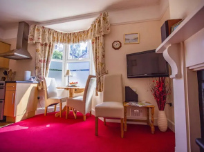 Cladda House & Holiday Apartments