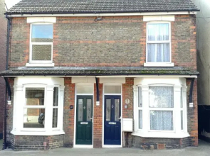 Victoria Road, comfortable 3 bedroom houses with fast Wi-Fi