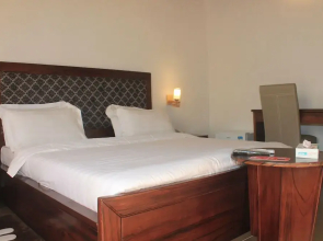 Four Season GUESTHOUSE